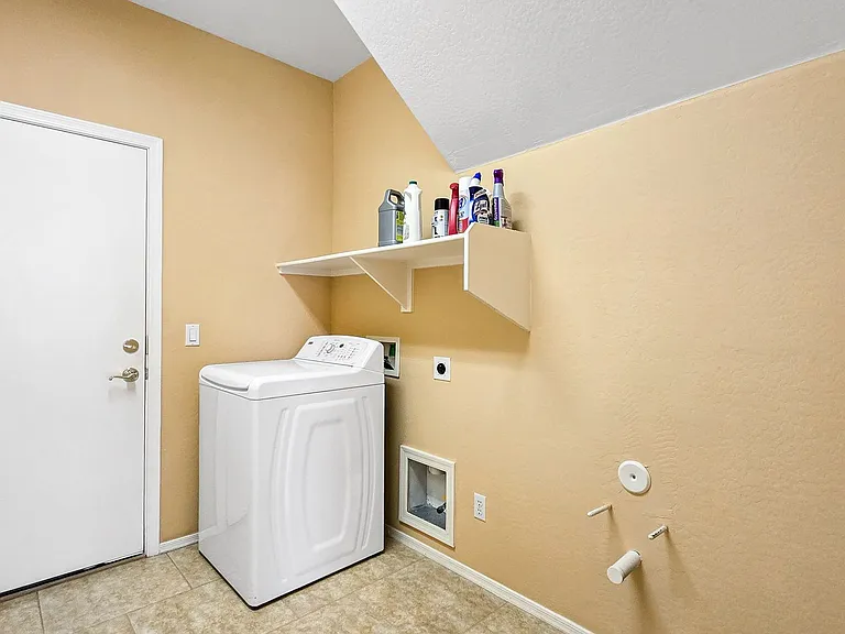 14226 W Wethersfield Rd — Photo 26