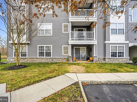 3rd image of 326 Nicholas Dr