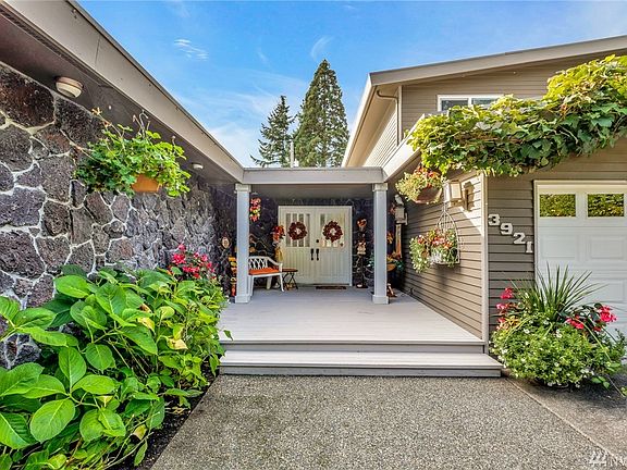 5th image of 3921 Palisades Pl W