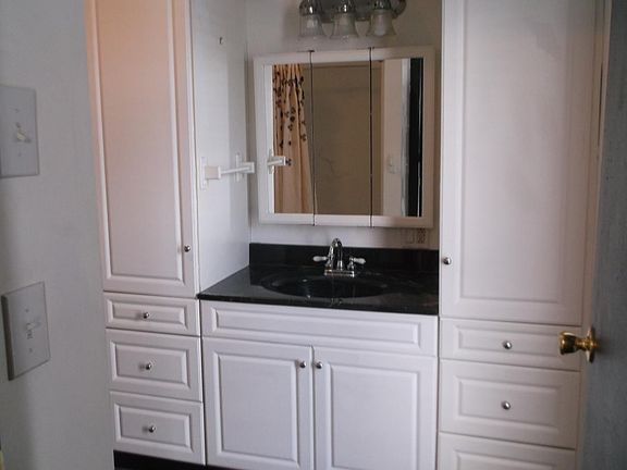 upstairs bathroom/laundry