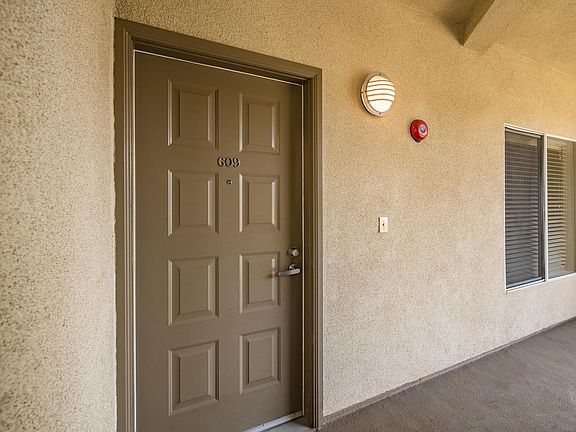 3rd image of 2905 Montrose Ave APT 609