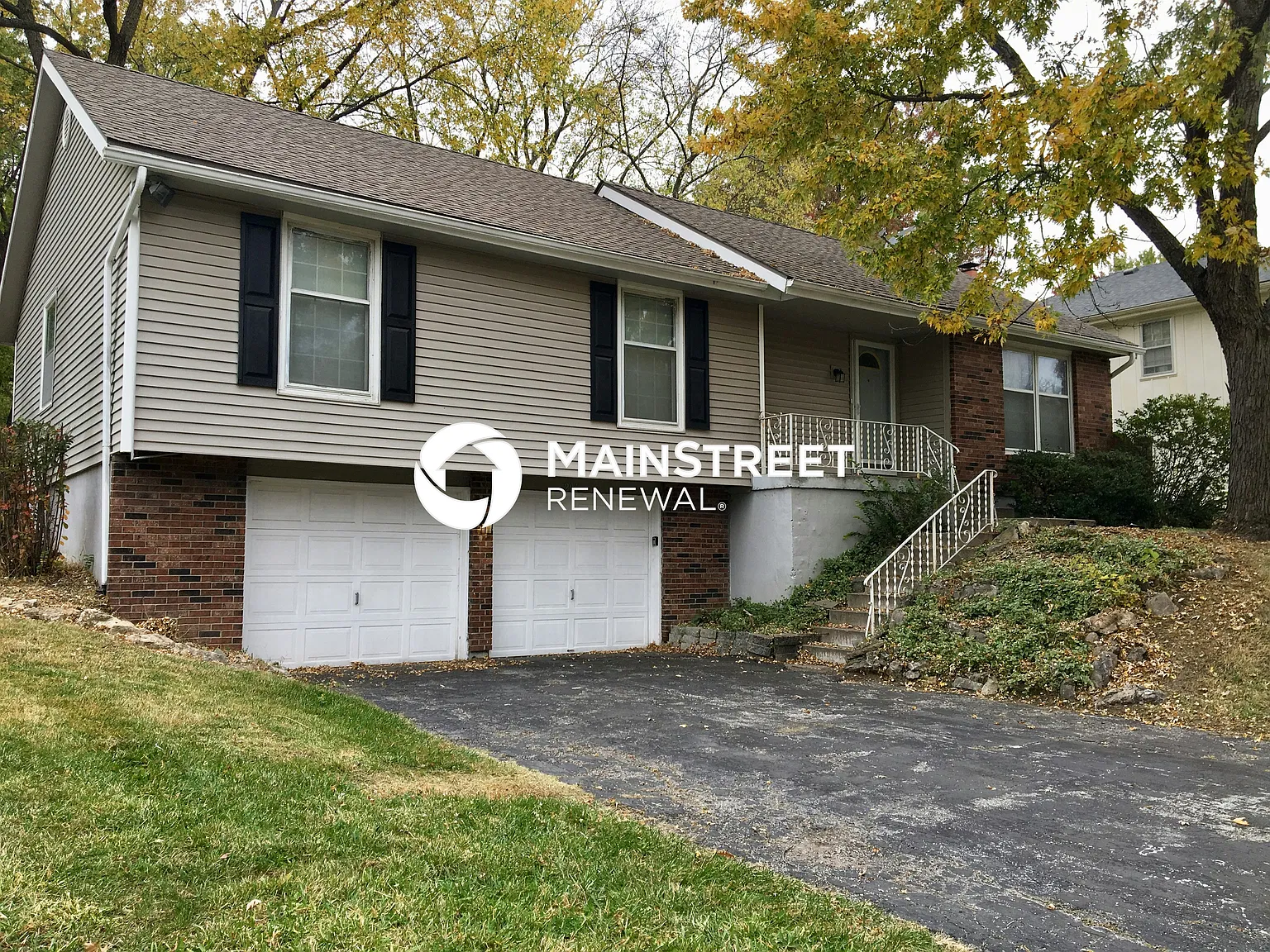 204 NE Noeleen Ln — Photo 2