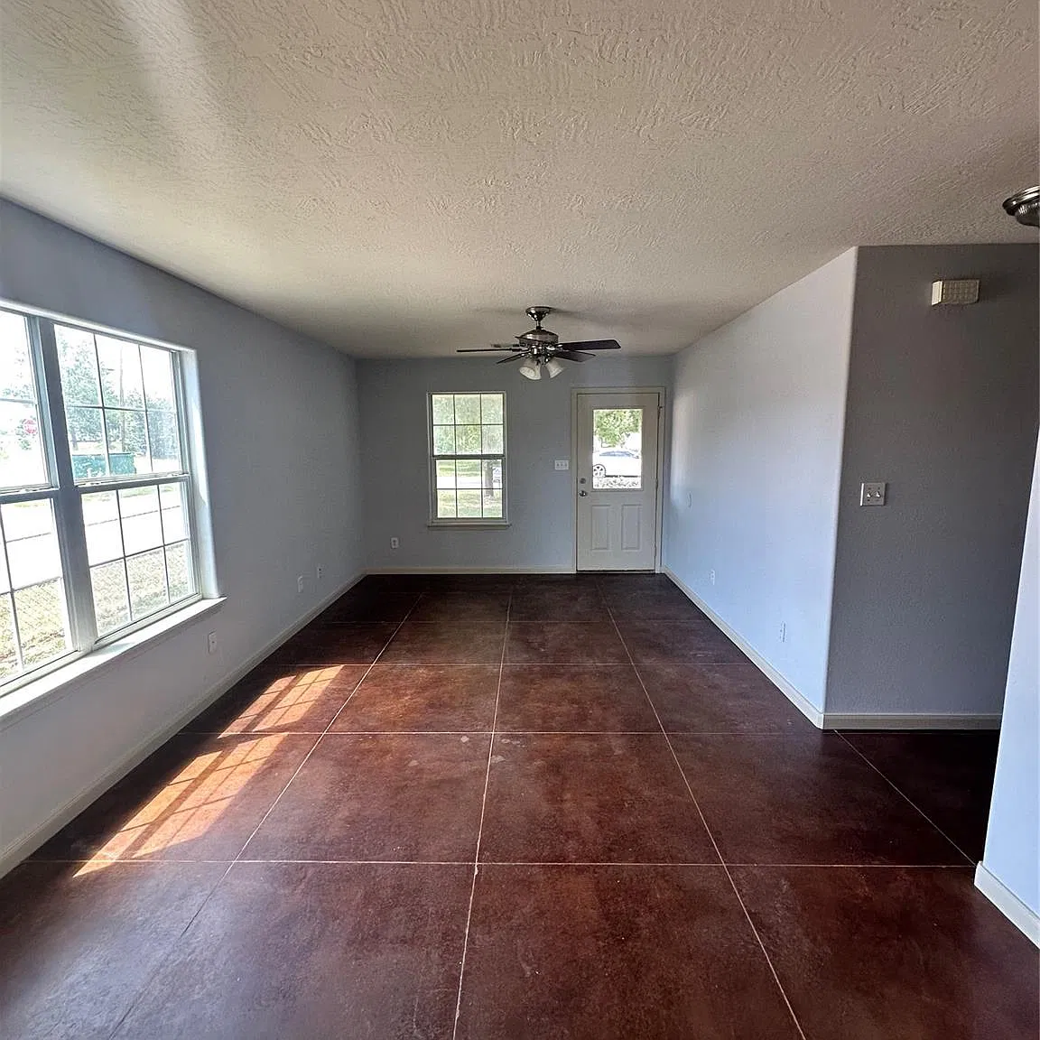 3 bed, 1.0 bath, 1200 sqft, $1,250 — Photo 4