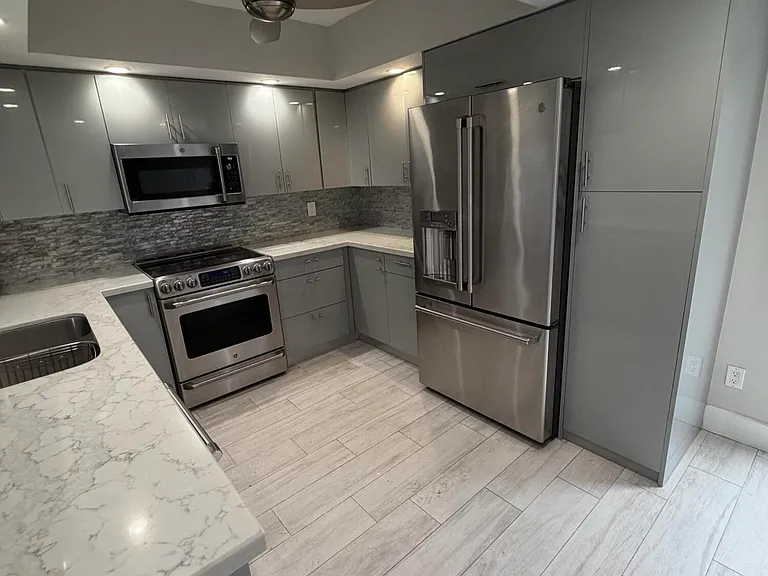 806 NW 41st Ct — Photo 38