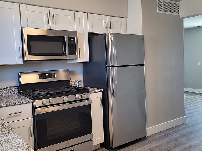 Jordanaire Apartments — Photo 21