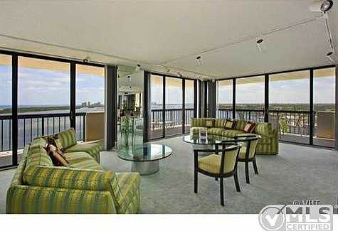 3rd image of 115 Lakeshore Dr APT 1647