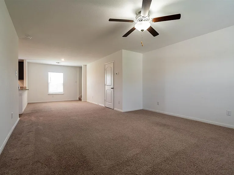 128 Maywood Ln — Photo 4