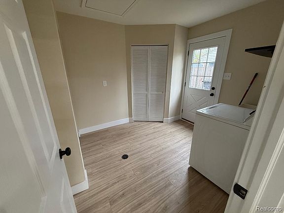 5th image of 30731 Steinhauer St