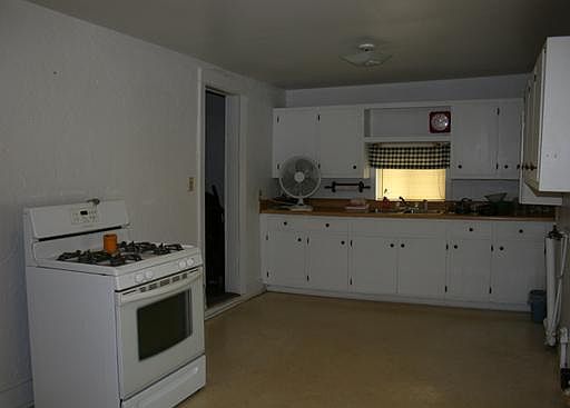 5th image of 722 S Locust Ave