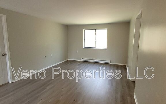 5th image of 40 McIntyre St Unit A4
