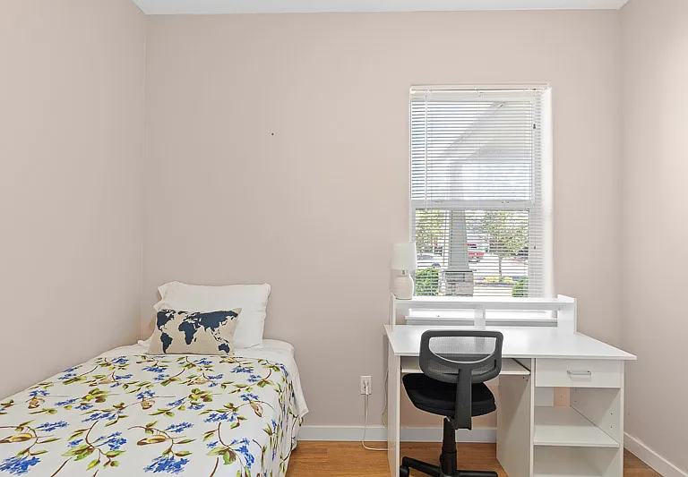 3928 Bentley Dr NE — Photo 18