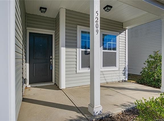 3rd image of 5209 Crystal Lakes Dr
