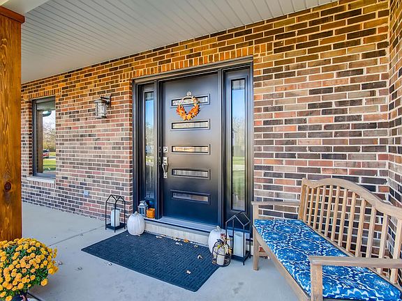 3rd image of 1490 Indian Hill Dr