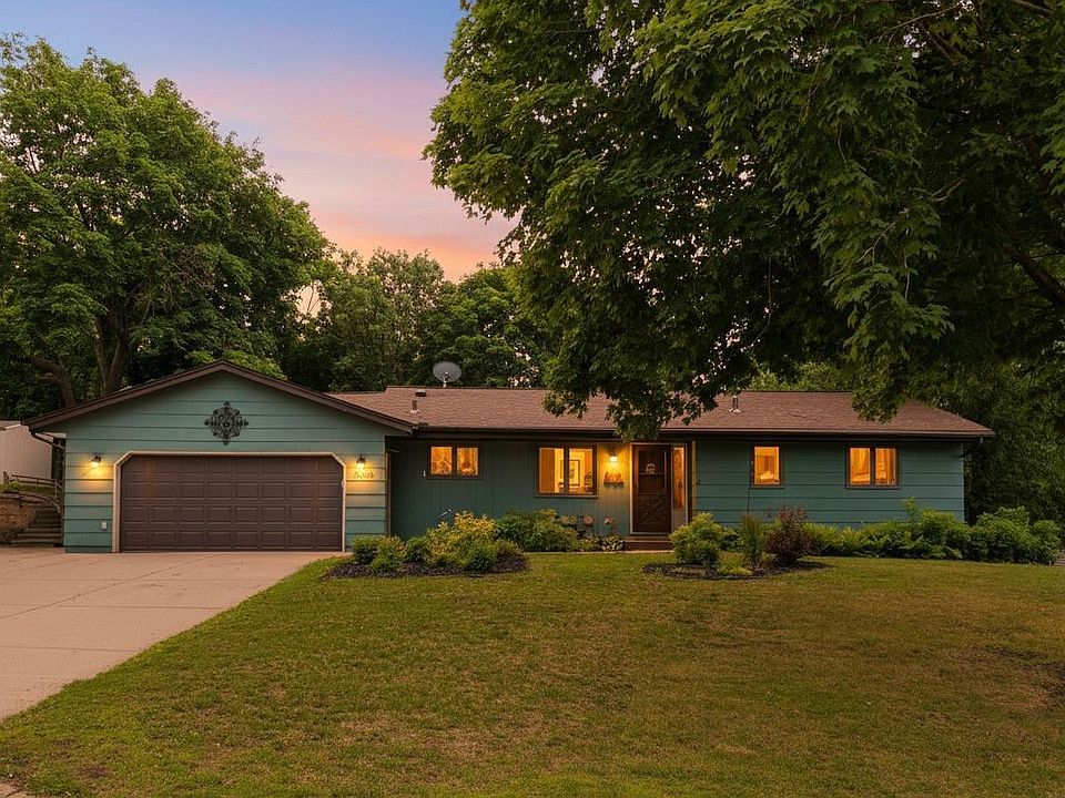 1st image of 2205 Oakwood Dr