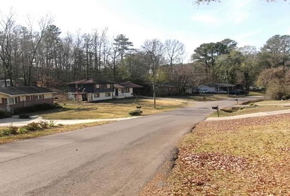 Exterior Neighborhood (street photo)