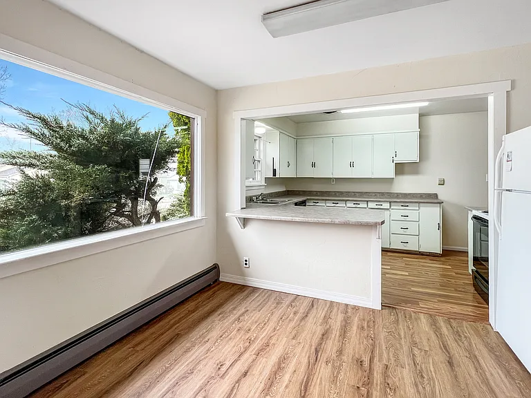 506 N Ash St — Photo 9