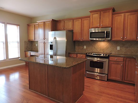 3rd image of 42143 Larkspur Ct