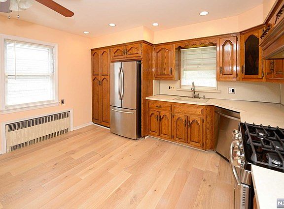 4th image of 2-26 Hartley Pl #2