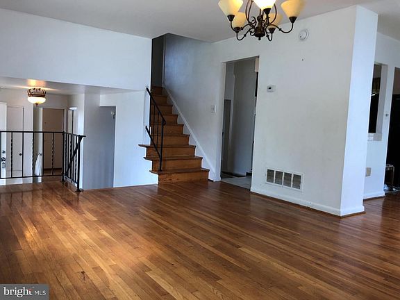 5th image of 6009 Black Friars Cir