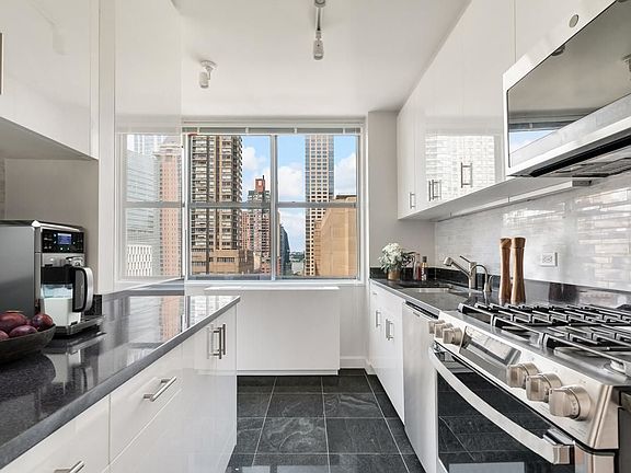 3rd image of 45 W 60th St APT 27A