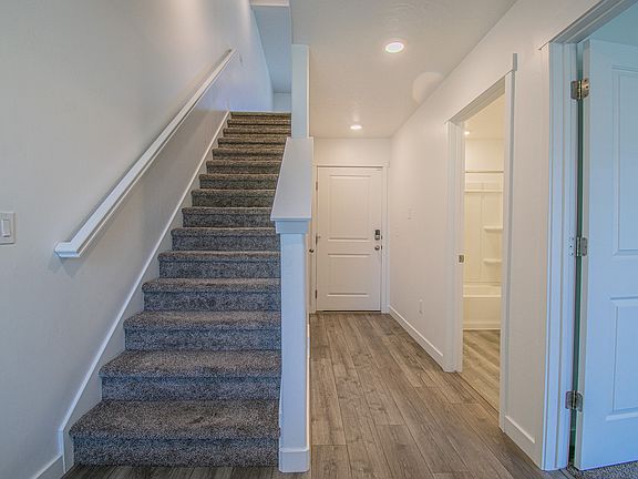 4th image of 1077 E Waterway Ln