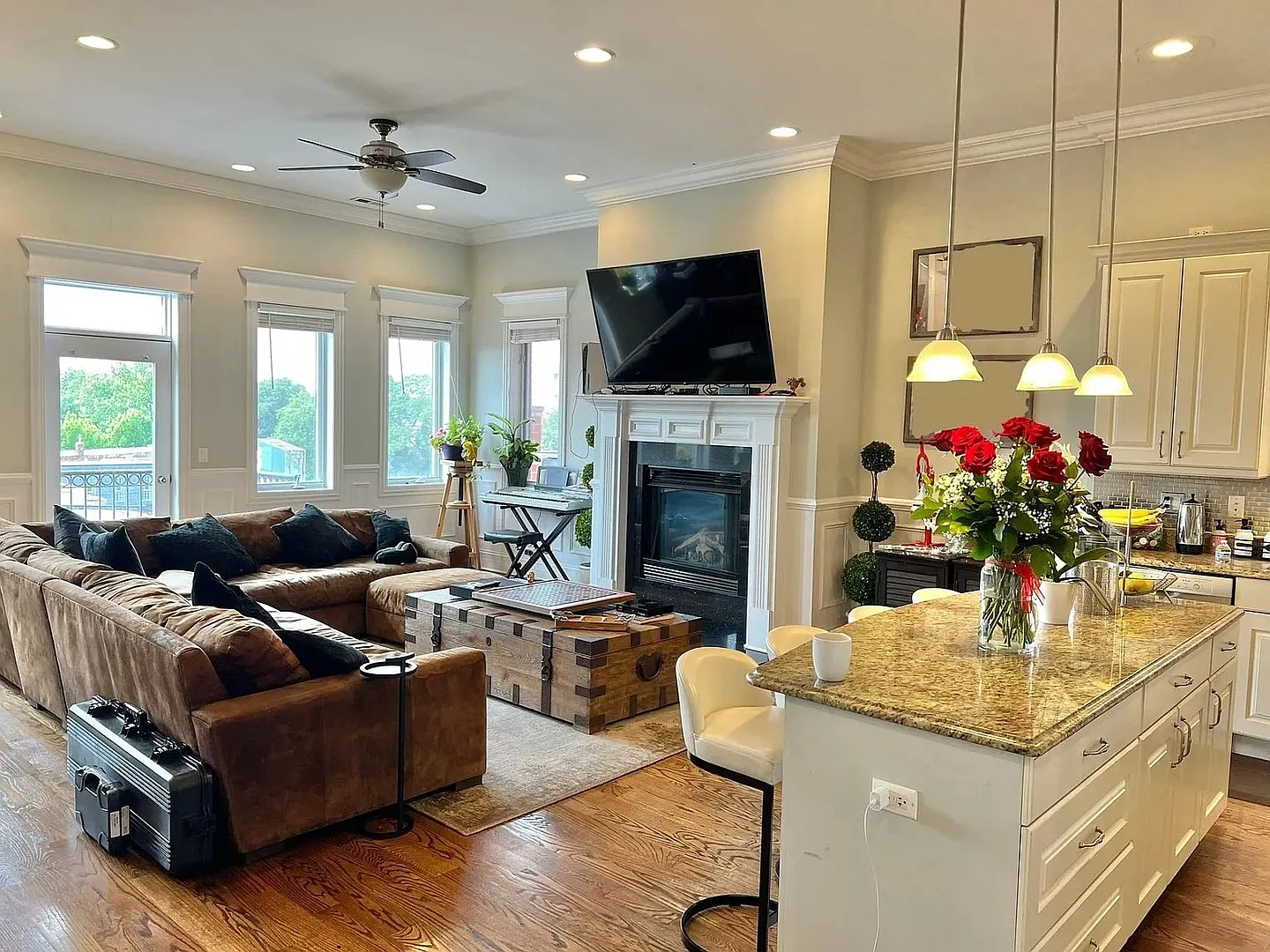 3 bed, 1900 sqft, $4,000 — Photo 4