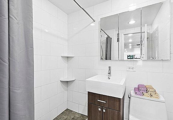 5th image of 240 E 32nd St APT 4C