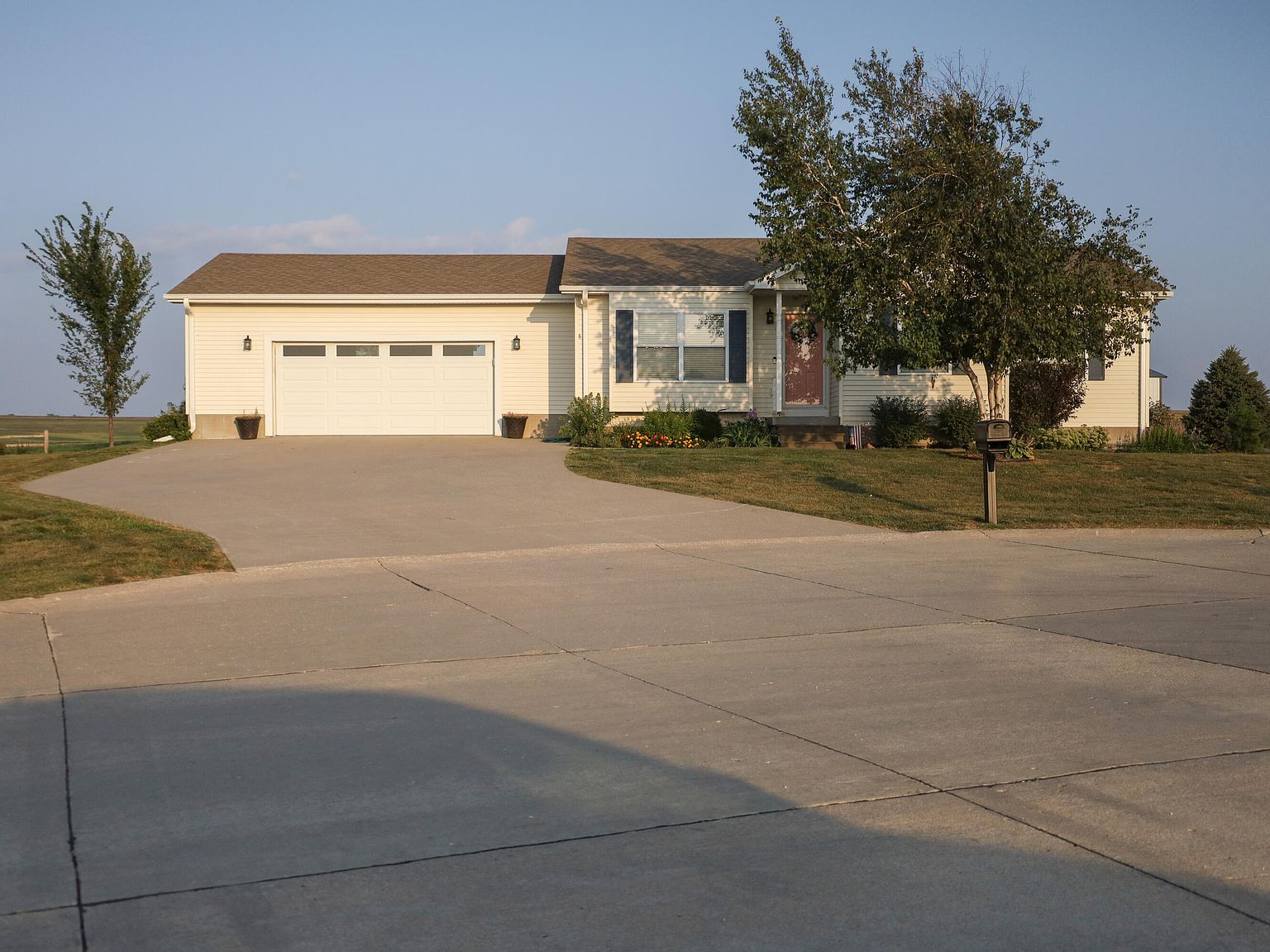 627 French St, Carson, IA 51525 Zillow