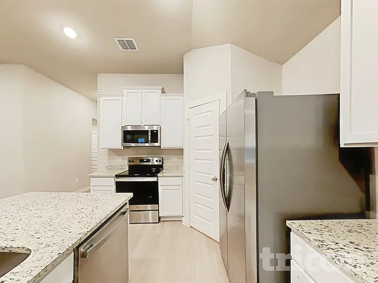 7649 Toledo Bnd — Photo 5