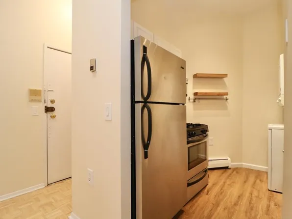 168 Coles Street image 5 of 12