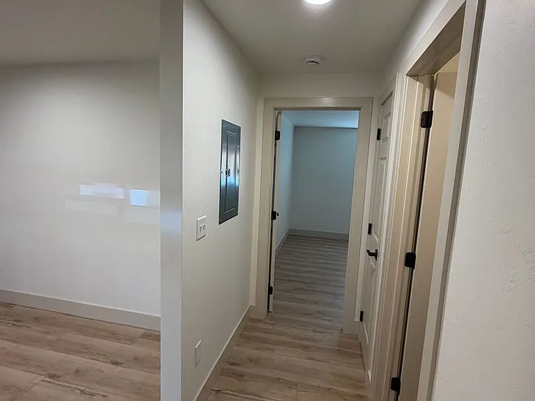 218 W Nevada St — Photo 8
