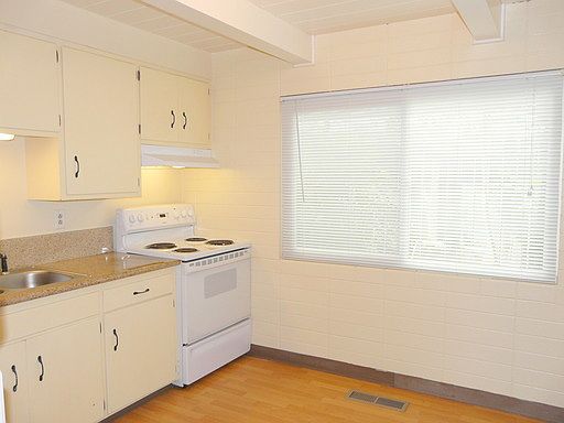 3rd image of 1157 Oak Ave
