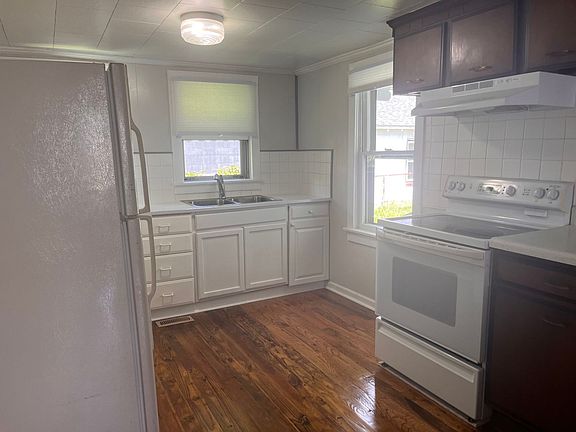 3rd image of 1307 Fisher St
