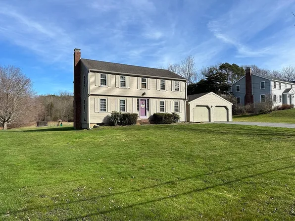 32 Pleasant St, Wenham, MA 01984