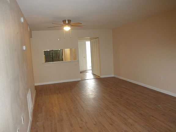 4th image of 5705 Summer Side Ln