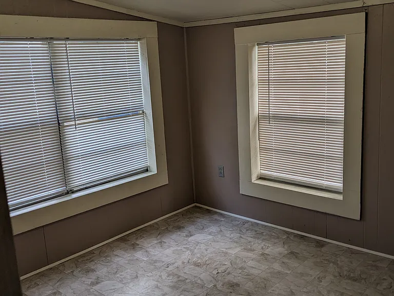 802 McCreight St — Photo 11
