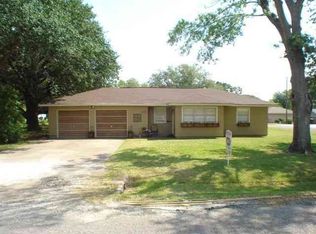 3840 Berry Ave, Groves, TX 77619