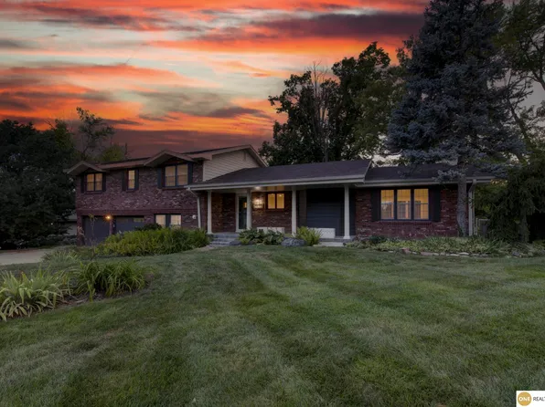 1858 S 93rd St, Omaha, NE 68124