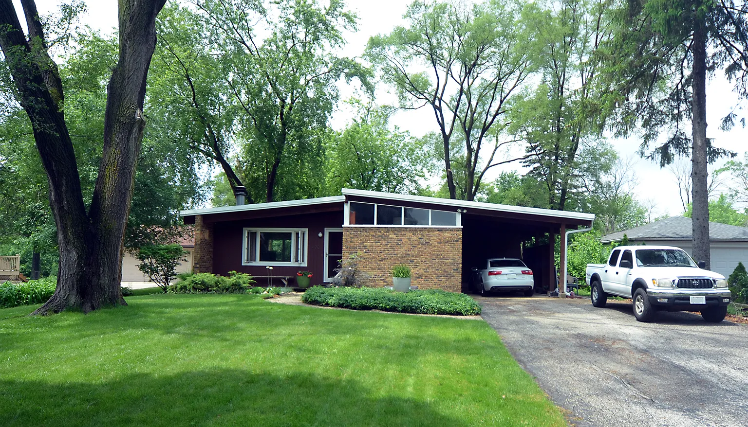 470 N Elizabeth St photo 1