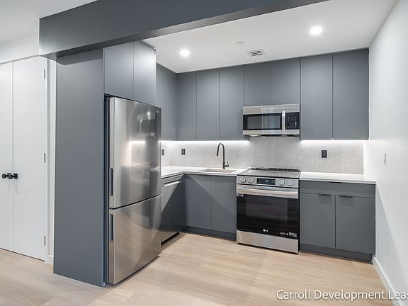 4th image of 931 Carroll St #402