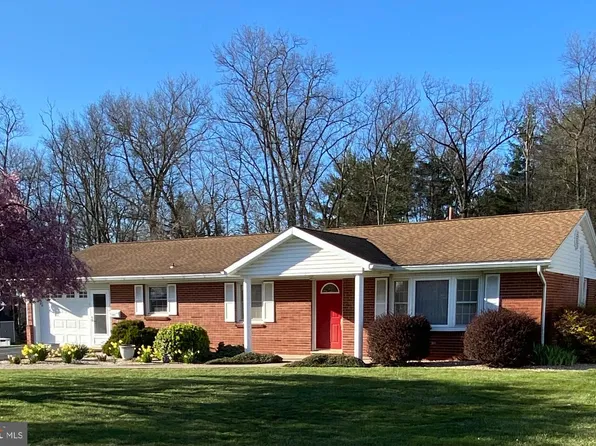 215 University Dr, Mont Alto, PA 17237