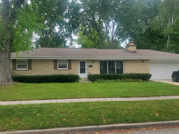 N86W6314 Brookdale Dr, Cedarburg, WI 53012