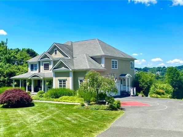 45 Fieldstone Way, Southbury, CT 06488