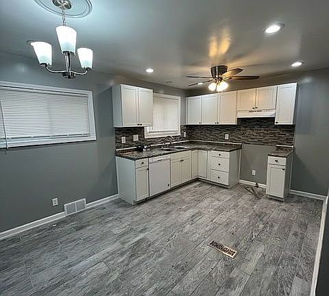 Kitchen/Dining Area