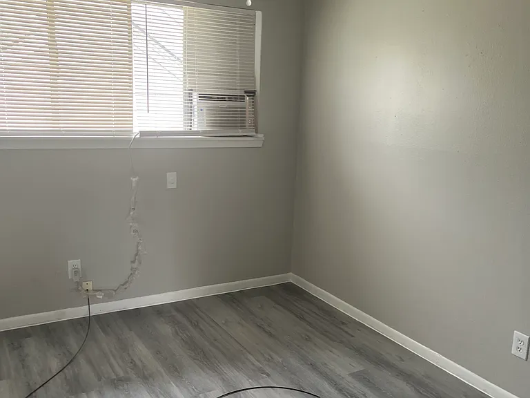2048 Harvard St — Photo 4