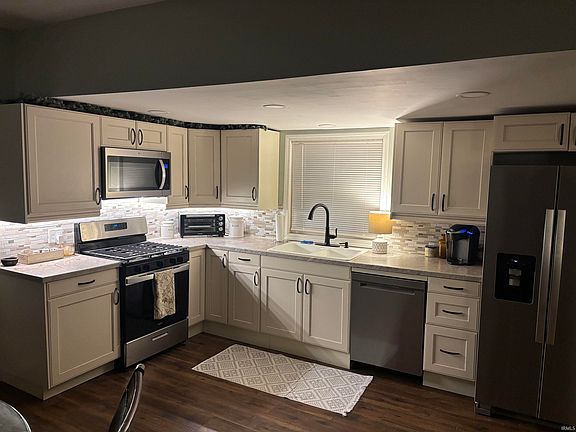 5th image of 1007 W Main St