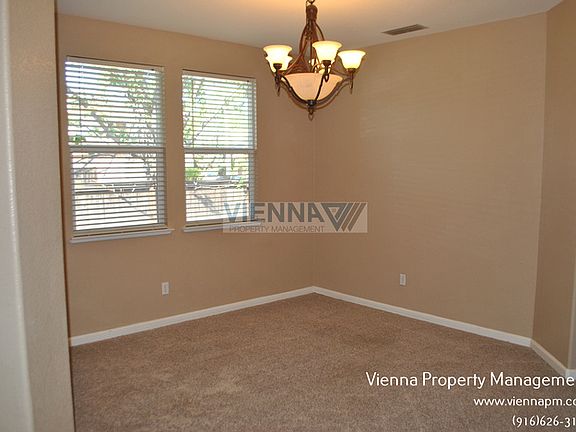 5th image of 7164 Roycroft Dr
