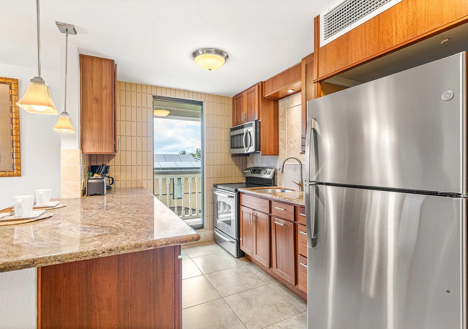 Lahaina Shores Fully Furnished One Bedroom — Photo 3