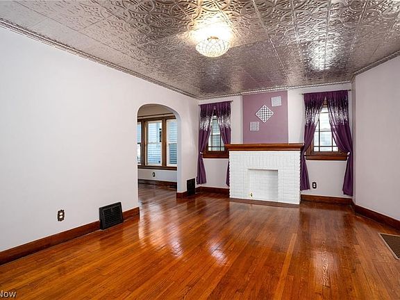 3rd image of 41 E Rosewood Ave