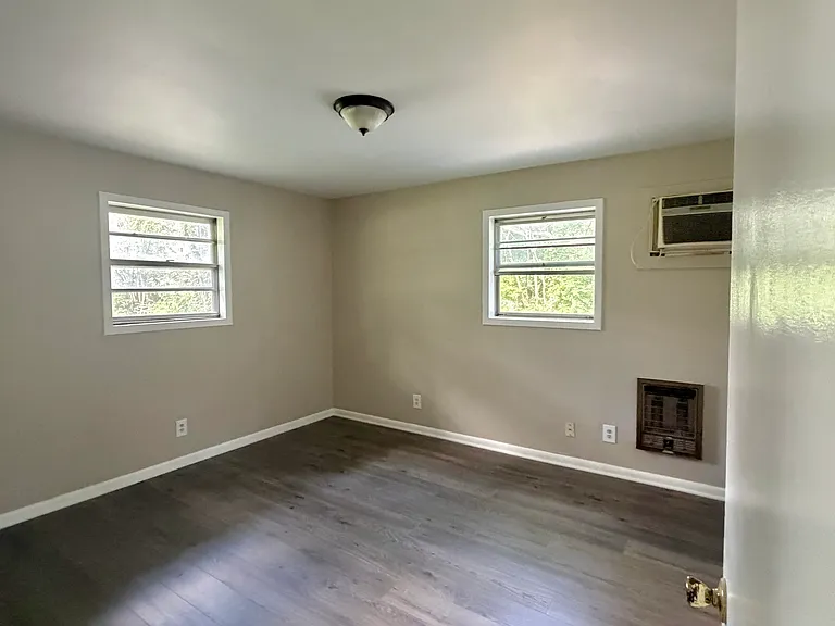 917 Sloan St #915 — Photo 3